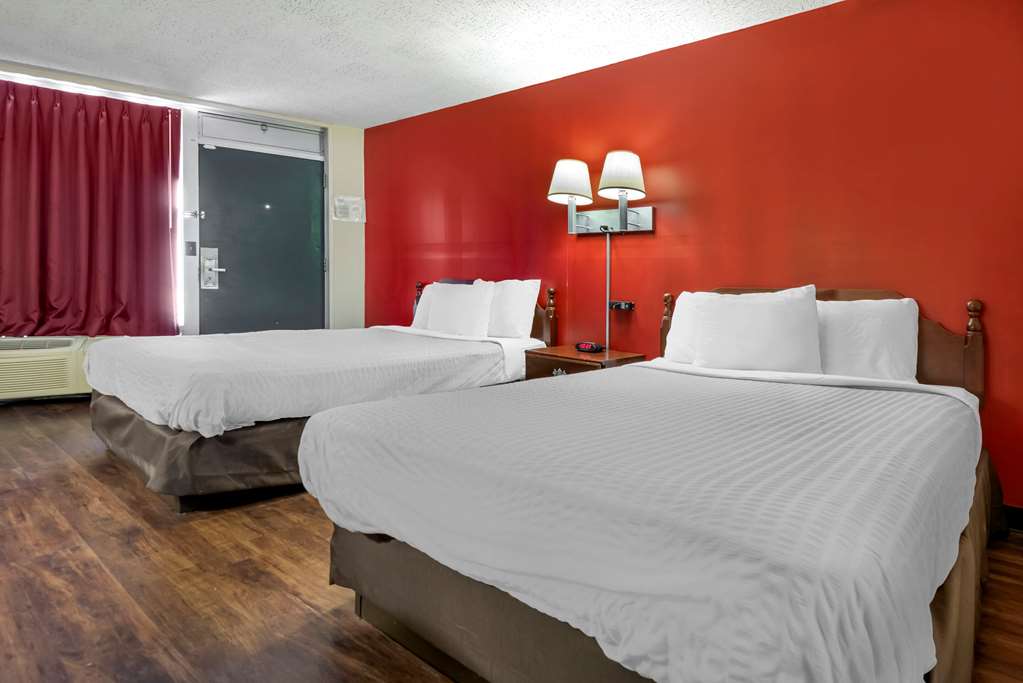 Econo Lodge Cortland Downtown - photo 18