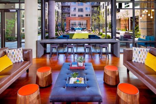 Charming Condo with Nice Amenities at Alexandria — 4-Star Luxury Hotel in Alexandria, United States