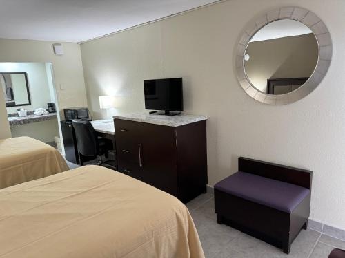 River Palm Hotel - photo 10