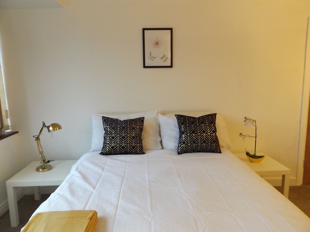 Room in Guest Room Spacious Double Room in Coventry in Coventry, United Kingdom