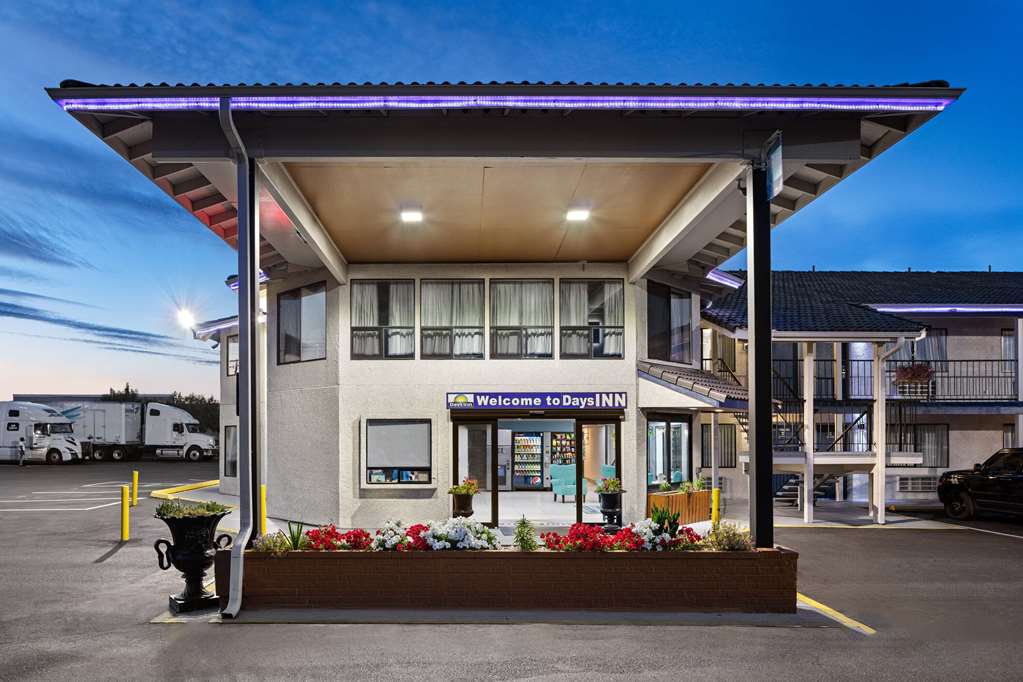 Days Inn Lakewood South Tacoma - photo 4