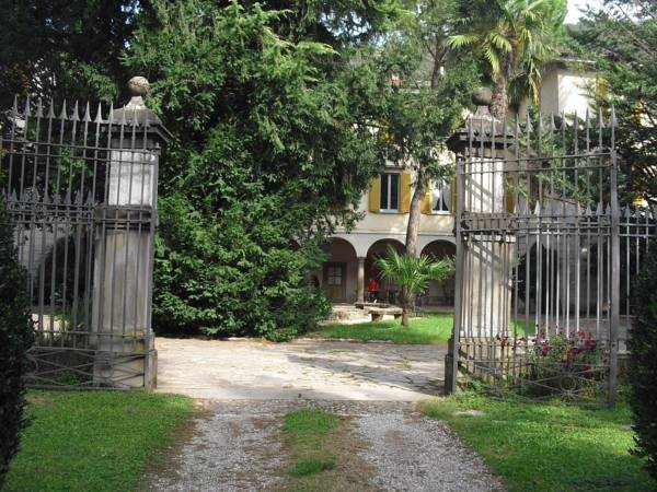 La Patirana Guesthouse — 4-Star Luxury Hotel in Zandobbio, Italy