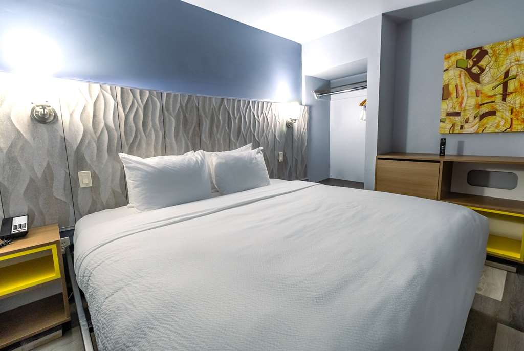 Days Inn & Suites by Wyndham Milwaukee - photo 16