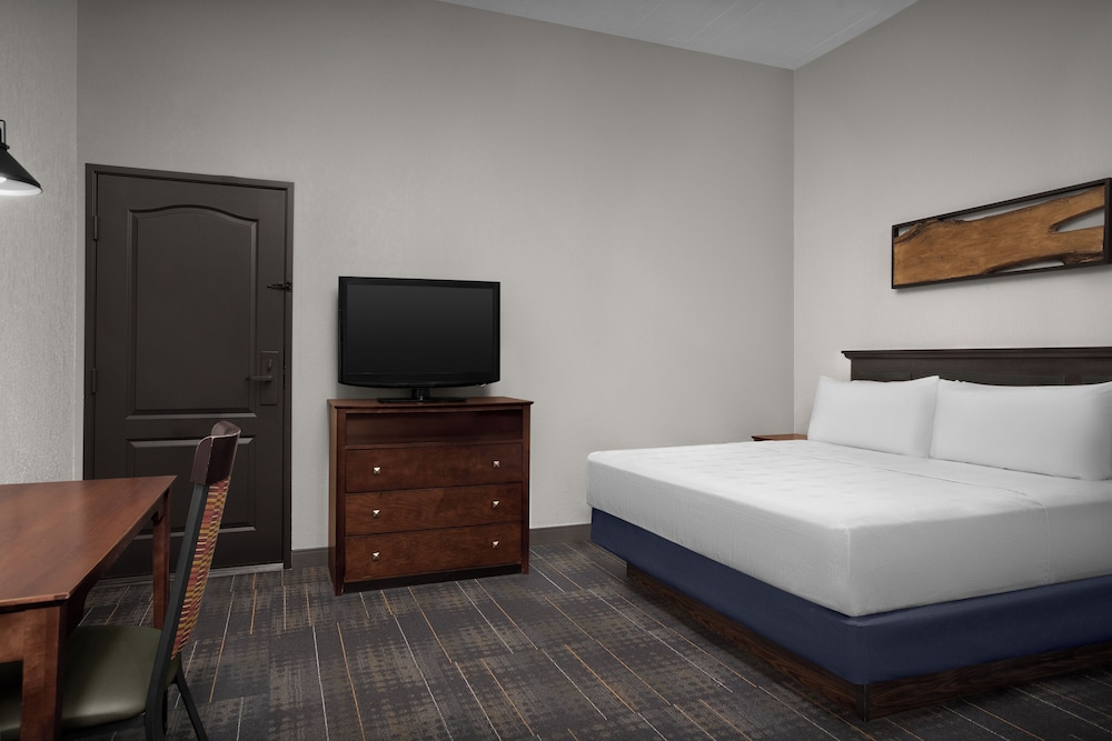 The Suites Hotel at Waterfront Plaza - photo 8