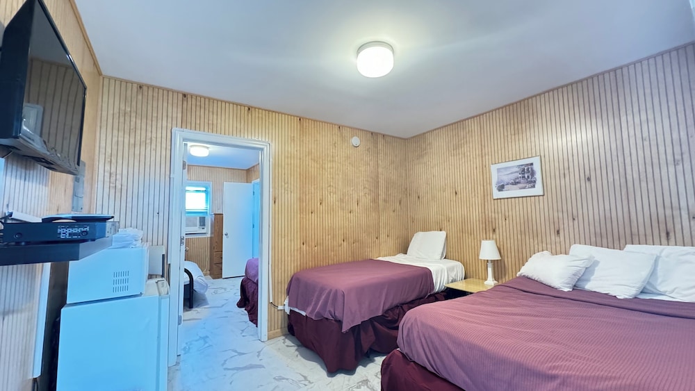 Boardwalk Sand & Surf Inn Oceanfront - photo 35