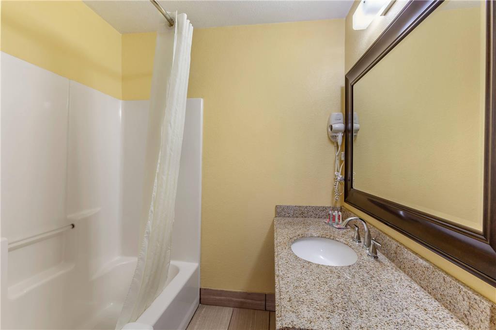 Econo Lodge Clovis - photo 15