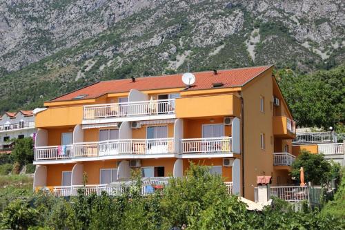 Apartments by the sea Gradac Makarska 13681 — 4-Star Luxury Hotel in Gradac, Croatia