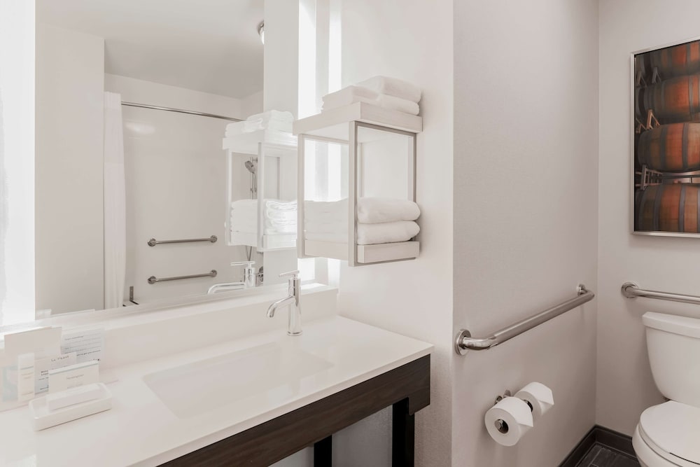 Hampton Inn & Suites Windsor Sonoma Wine Country - photo 33