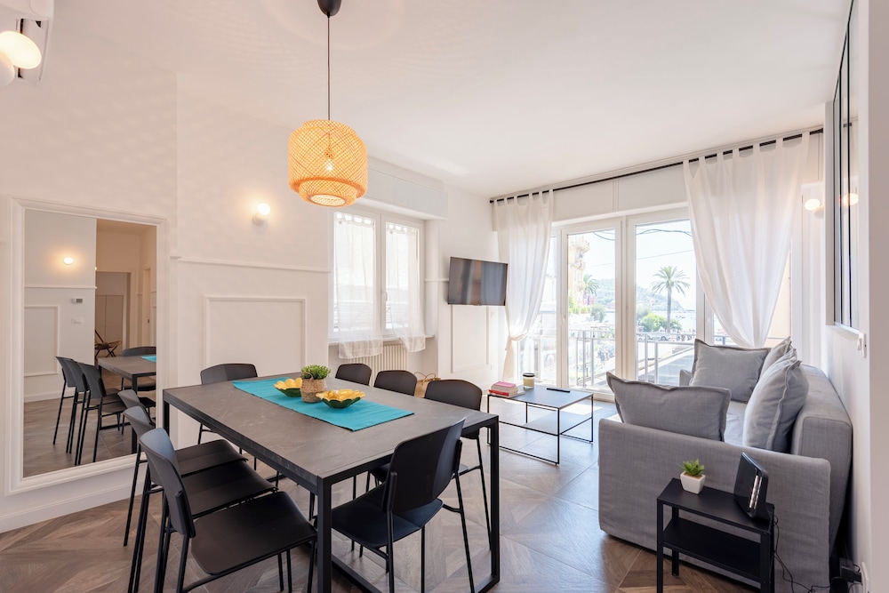 JOIVY Beautiful family flat with a Sea View — 4-Star Luxury Hotel in Rapallo, Italy
