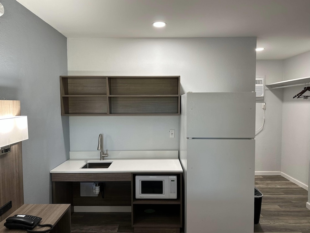 Suburban Studios Newport News Hampton - photo 13