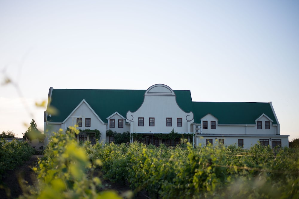CANA Vineyard Guesthouse — 4-Star Luxury Hotel in Paarl, South Africa