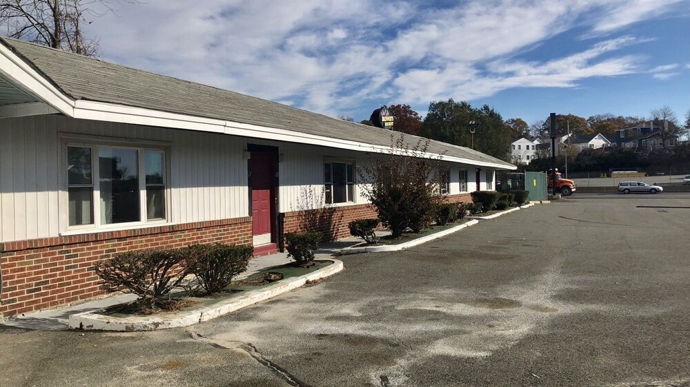 Town Line Motel - photo 61