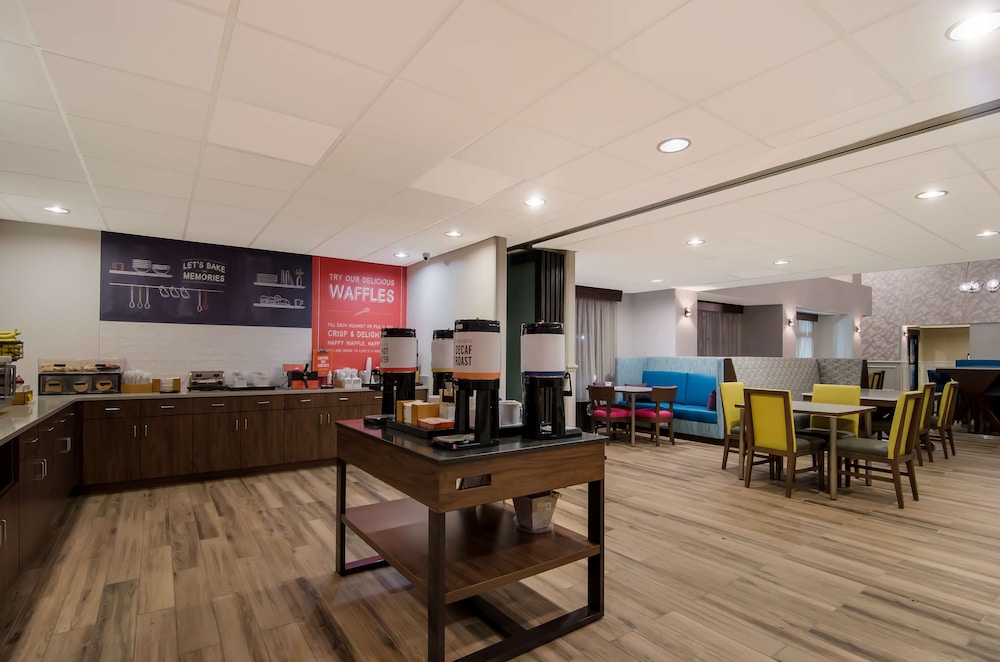 Hampton Inn Wilson Downtown - photo 41