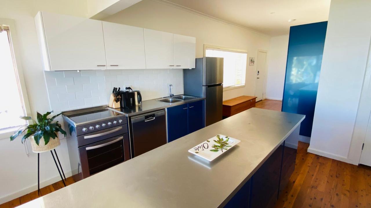 Absolute Lakefront House Enjoy the Sunrise — Budgewoi — photo 2