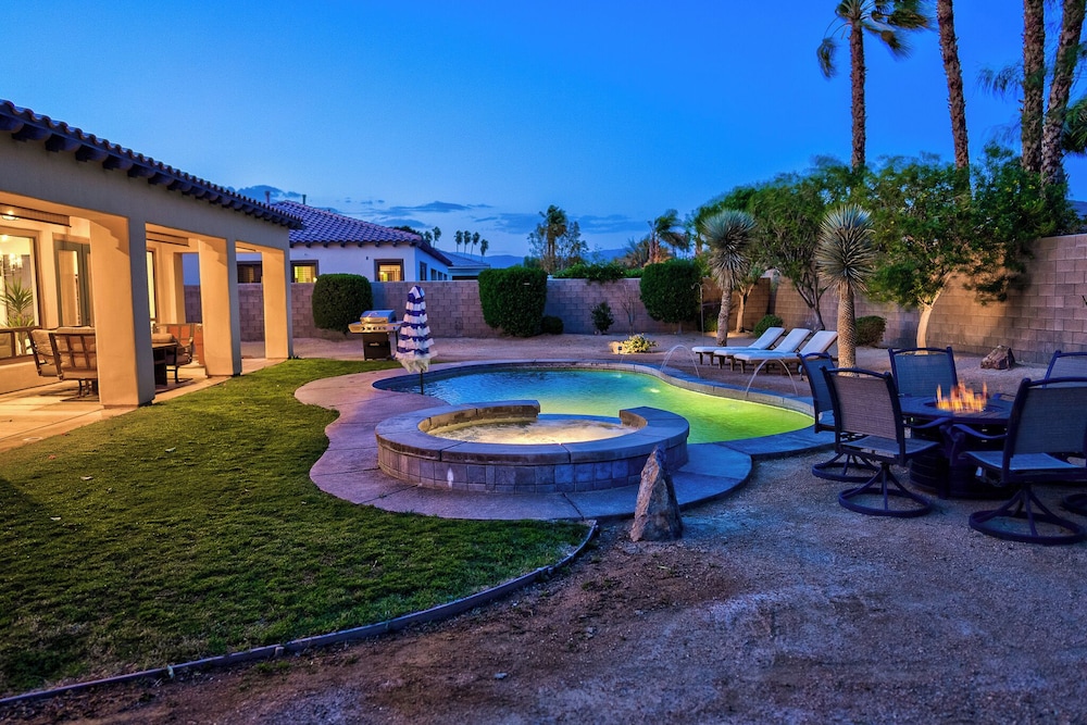 Luxury Resort Style Living w Pool & Jacuzzi - photo 35