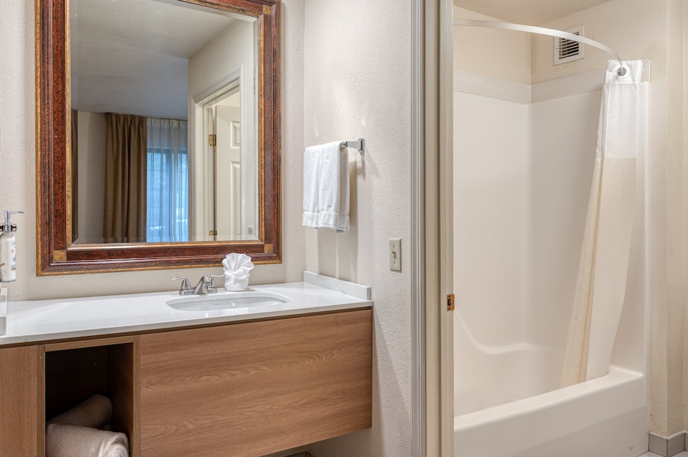 Staybridge Suites Allentown Bethlehem Airport by IHG - photo 30