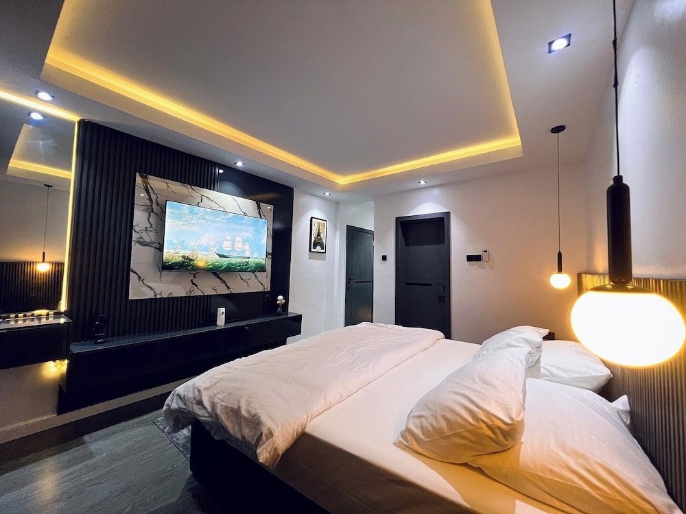 Casa De King — 4-Star Luxury Hotel in Abuja, Nigeria