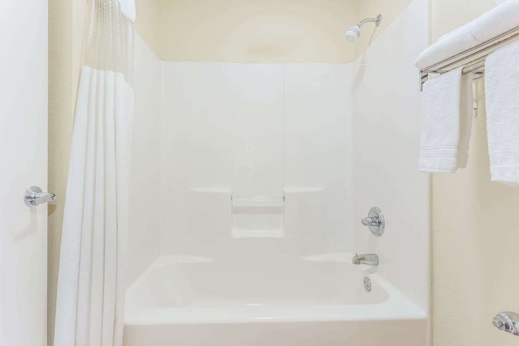 Days Inn by Wyndham Trenton - photo 5