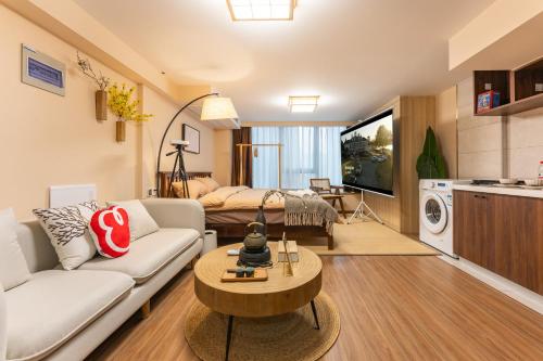Locals Apartment House 39 — 4-Star Luxury Hotel in Jiang'an Qu, People's Republic of China