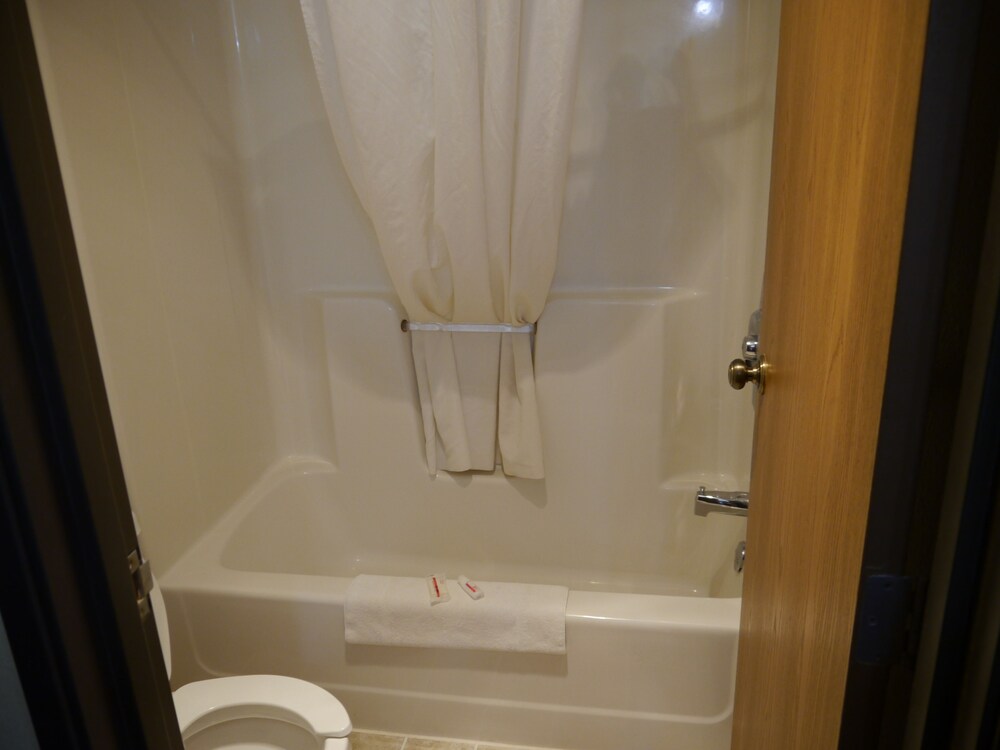 Westwood Inn Suites Kimball - photo 9