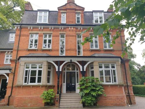 Victoria Lodge Woodhall Spa — 4-Star Luxury Hotel in Woodhall Spa, United Kingdom