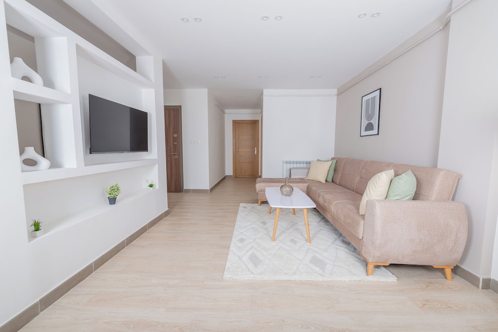 Appartement Luxueux Au Golf — 4-Star Luxury Hotel in Algiers, Algeria