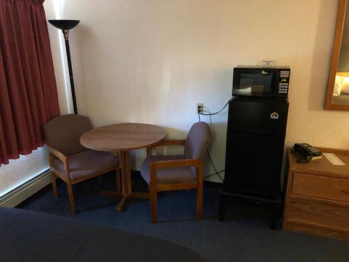 AmericInn Motel Monticello - photo 4