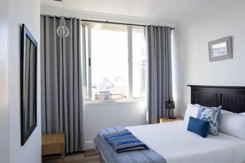 Modern trendy and comfortable 2 bedroom apartment in Cape Town