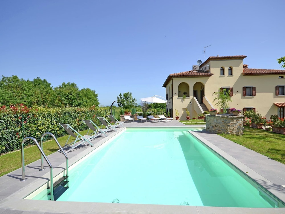 Belvilla by Oyo Villa Imola — 4-Star Luxury Hotel in Cortona, Italy