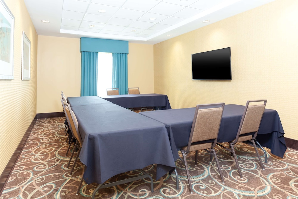 Hampton Inn & Suites Niles Warren - photo 44