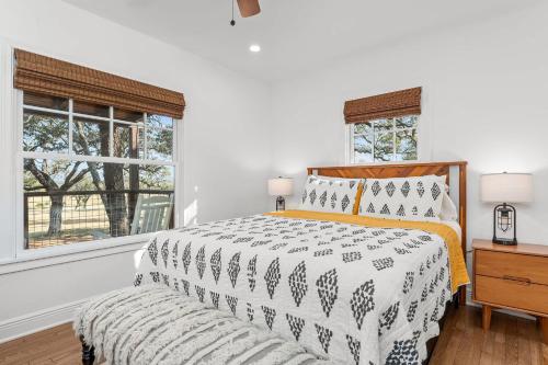 Ab Astris Starry Night Cottage 2 — 4-Star Luxury Hotel in Stonewall, United States