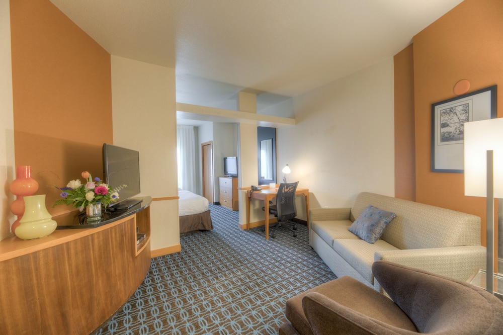 Fairfield Inn & Suites by Marriott Laramie - photo 11