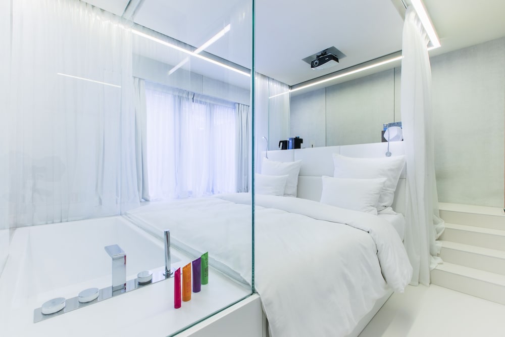 The Grove Design Hotel
