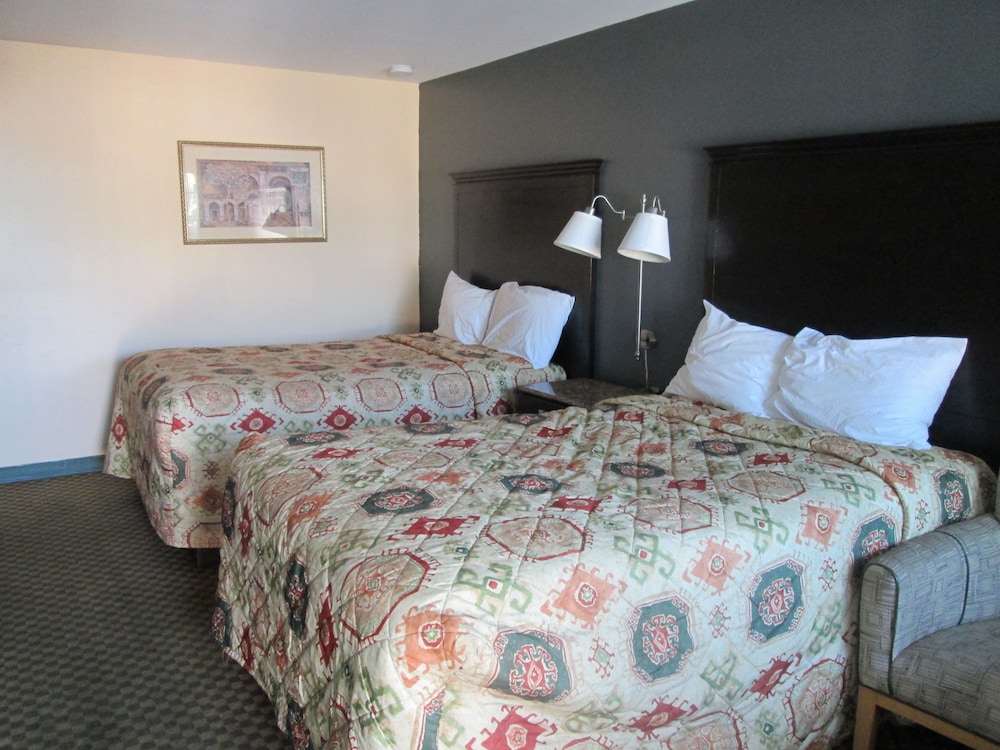 Delux Inn & Suites - photo 4