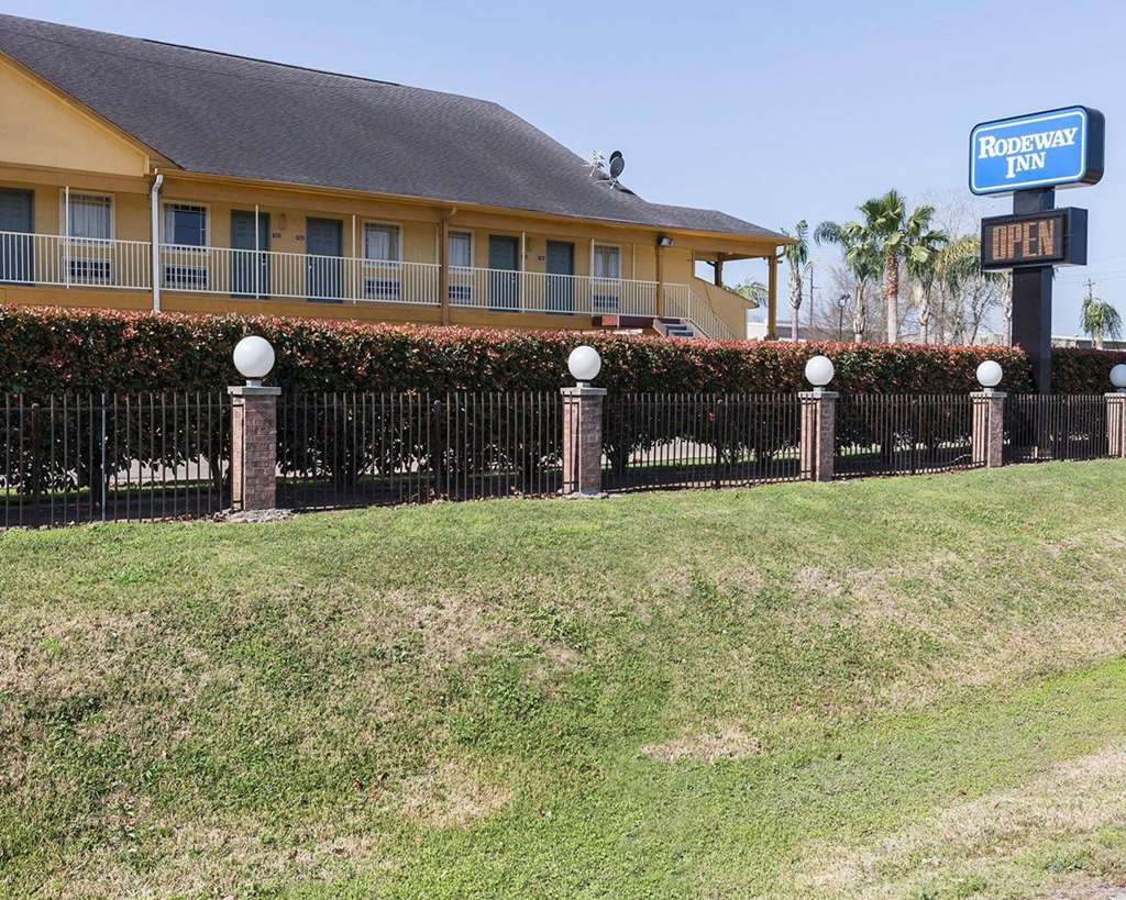 Rodeway Inn South Houston - photo 8