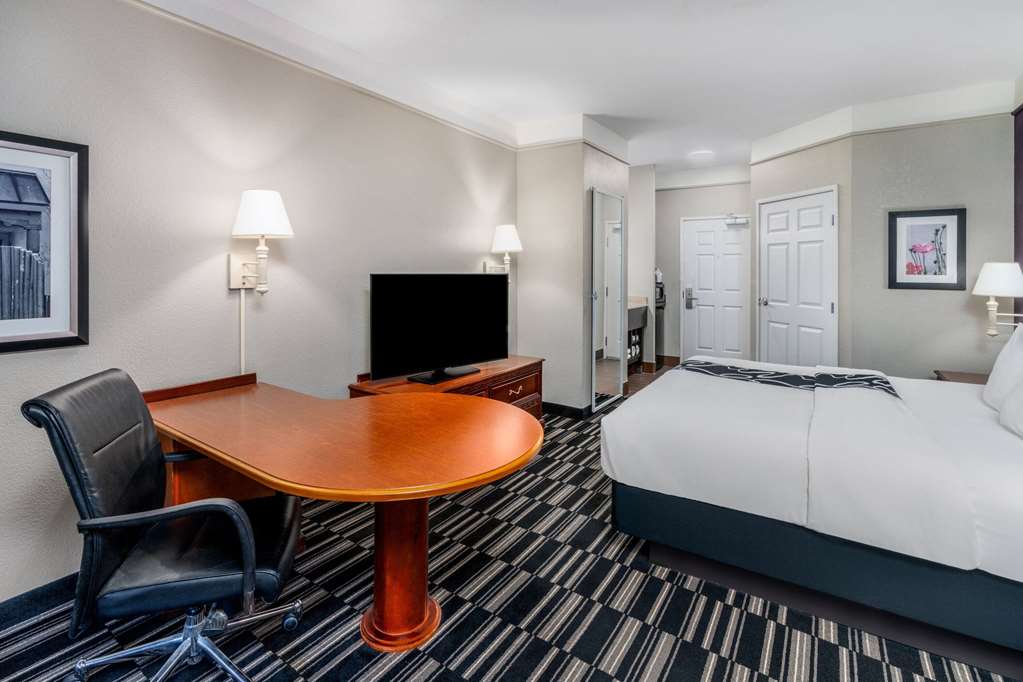 La Quinta Inn & Suites by Wyndham Roswell - photo 21