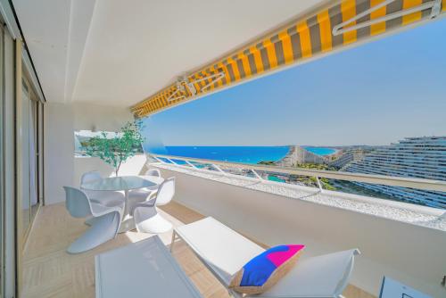 T3 Luxe Marina Baie Des Anges Vue Mer Panoramique in Villeneuve-Loubet, France