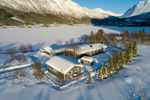 Lakeside Lodge With Fishing — 4-Star Luxury Hotel in Sortland, Norway