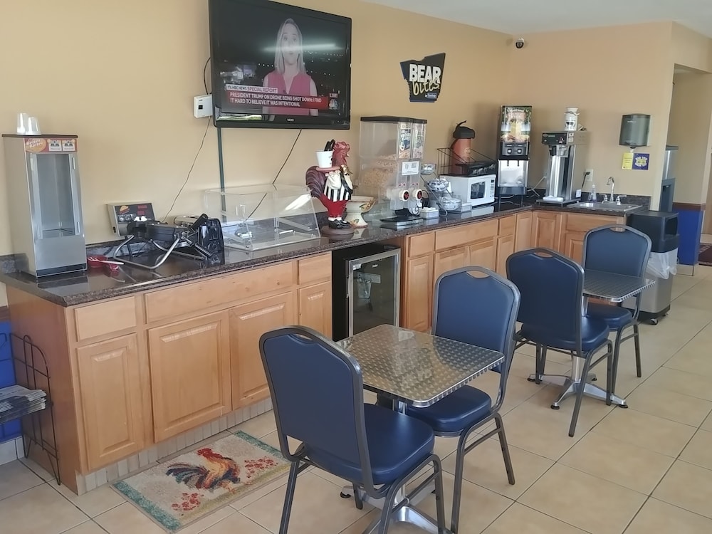 Travelodge By Wyndham Great Bend - photo 15