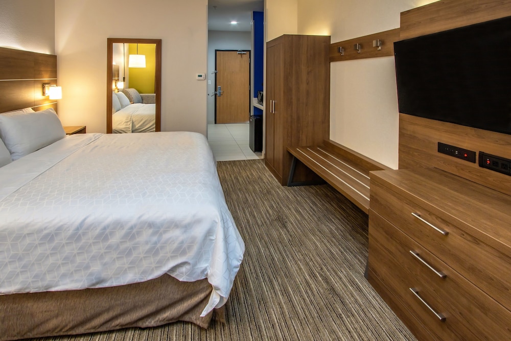 Holiday Inn Express Hotel & Suites Roseville Galleria Area by IHG - photo 44