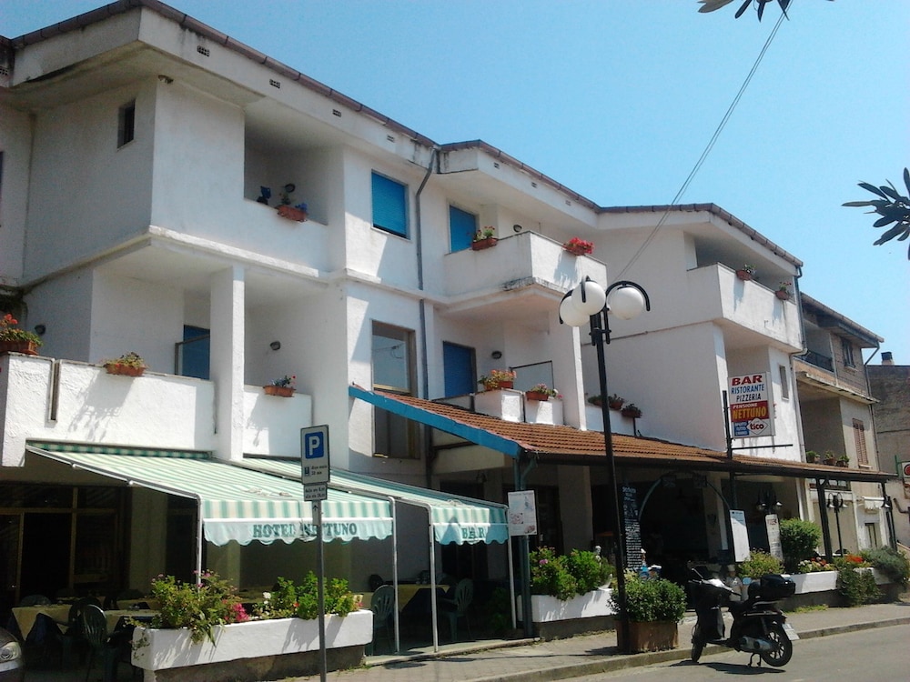 Pensione Nettuno — Centola