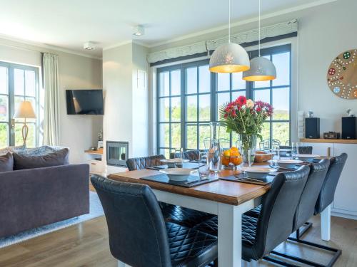 Reetland am Meer Luxus Reetdachvilla mit 3 Schlafzimmern Sauna und Kamin E27 in Dranske, Germany