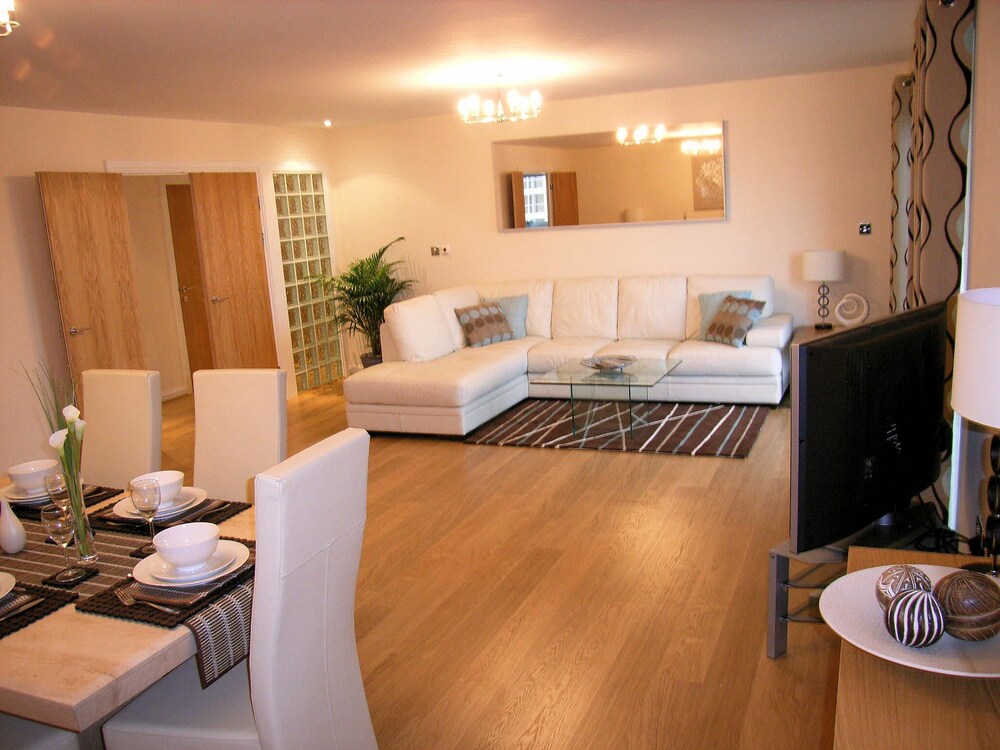 A Space in the City at Century Wharf — 4-Star Luxury Hotel in Cardiff, United Kingdom