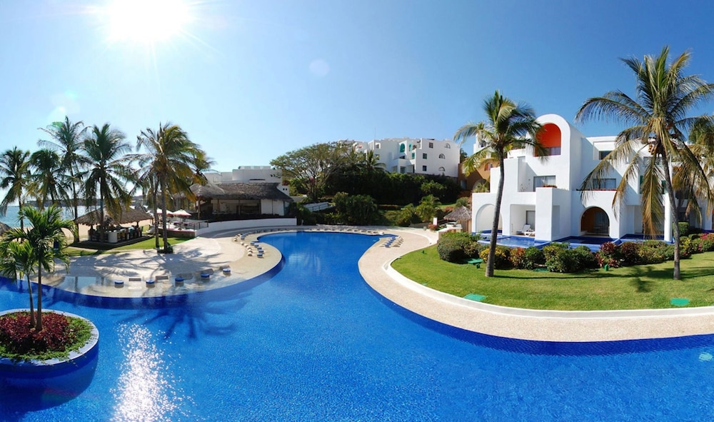 Suite Zaashila Tangolunda — 4-Star Luxury Hotel in Santa Maria Huatulco, Mexico
