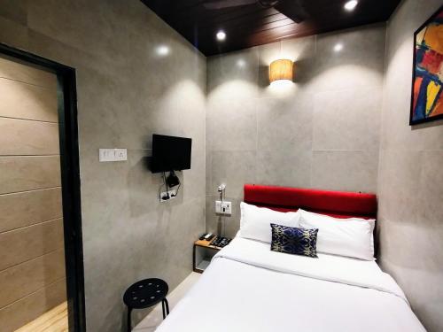 Hotel Eros Nr Airport T2