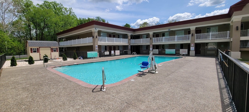 HomeTowne Studios by Red Roof Bordentown McGuire AFB - photo 15