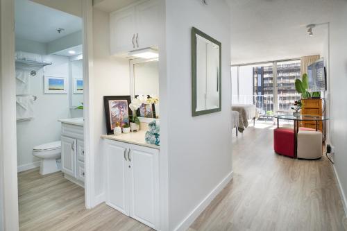 Prime Location Waikiki Full Kitchen& Laundry in Honolulu, United States
