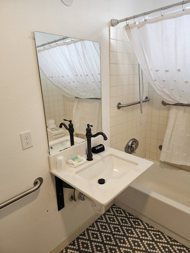 Victor Hotel - photo 72