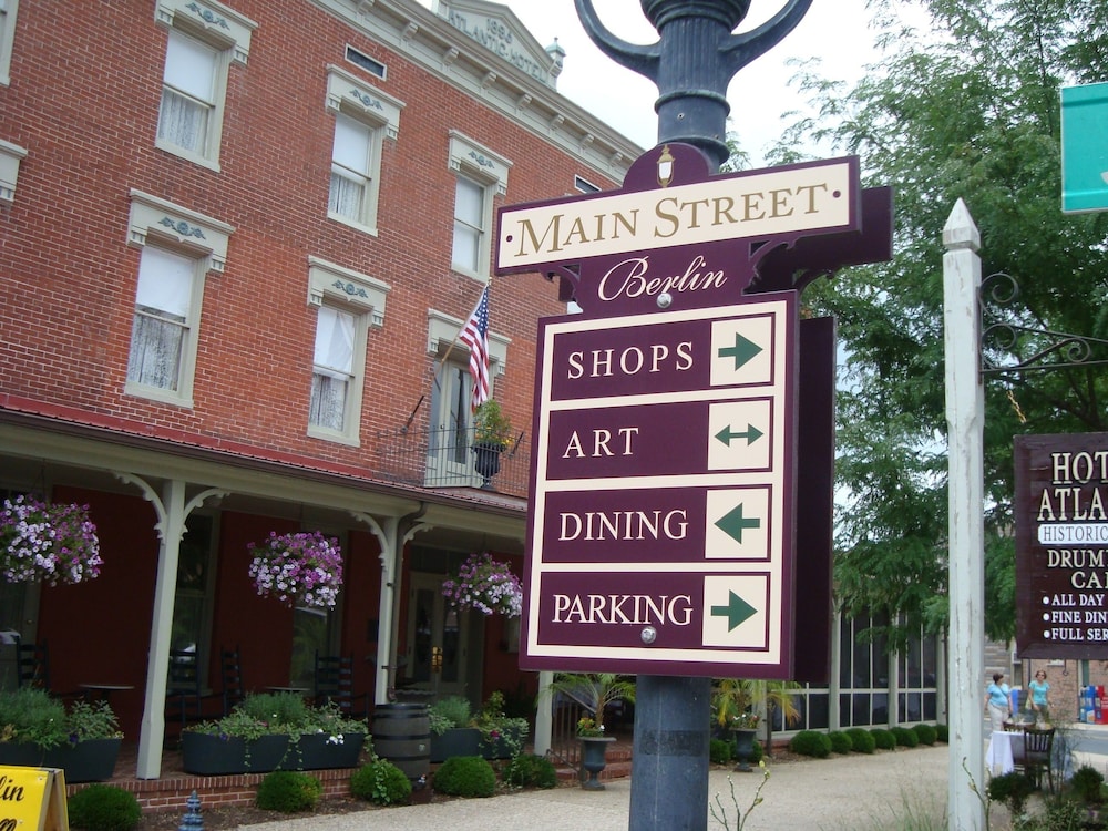 Commander Hotel & Suites - photo 104