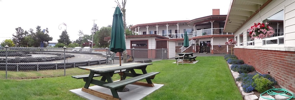 Breakers Boutique Inn - photo 125